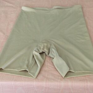 Woman’s Spanxs Higher Power Shorts tommy control breathable washable # 414 NWOT